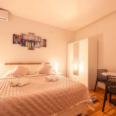 Baki 1 Apartamento Podstrana